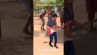 O Professor dança com Moisés da Bahia