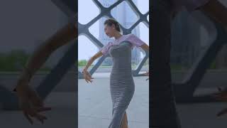 白珊珊。China Evergrande Song and Dance Troupe。 中国恒大歌舞团