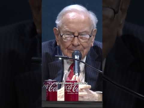 Warren Buffett receives standing ovation after announcing he will ask board to make Abel CEO