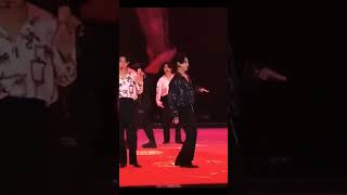 💜taekook moments💜. v touch jk back so smoothly #bts #taehyung #jungkook #btsshorts