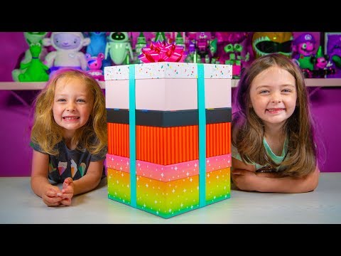 HUGE Rainbow Unicorn Surprise Present Toys for Girls Blind Bags | Kinder Playtime It's a Toy Party!