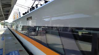 太魯閣號 五堵站高速通過