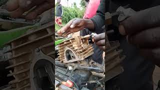 Spreading Silicone on a Honda motorcycle head gasket #automobile #motormechanic