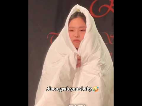 Jisoo lost her baby 🤣🥹 #shortsvideo #blackpinkshorts #jennierubyjane #fansigns #jennieedit