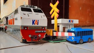 Stasiun Kereta Api Lokomotif CC 203 Anjlok Tabrakan Sama TAYO, Miniatur Kereta Api Indonesia