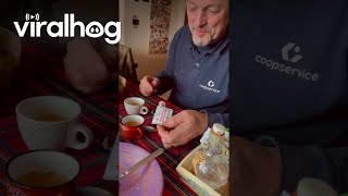 Lovebird Helps Open Sugar Packet || ViralHog