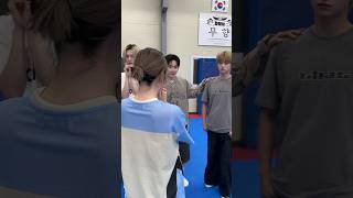 손에 닿으면 가질 수 있다고..?😍 @WHIB_OFFICIAL @_coachlee