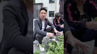 吃的再好穿的再好都无法满足我们的内心，真正让我们满足的是一家人的彼此相爱！