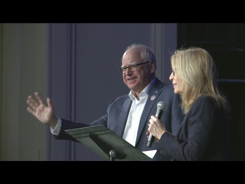 Minnesota Gov. Walz holds townhall in Des Moines