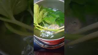 明日葉　アシタバは少し湯通ししてから、調理してます