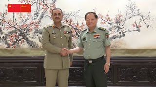 张又侠会见巴基斯坦陆军参谋长；中越官兵混编同训；东部战区陆空实战化对抗演练；歼-10S编队空中加油训练；火箭军国防工程安装施工：专访导弹工程兵-崔道虎；正在送外卖，突然被空军航空大学录取……军事新闻