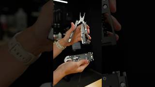 This Multi-Tool Splits Apart