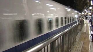 西日本旅客鐵道新幹線N700系Z20編成進入東京車站