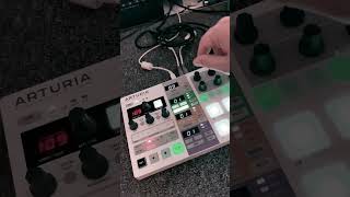 Beatstep Pro is able to play any chord 👍 #arturiabeatsteppro #retrokitsrk002 #montorgueilrecords