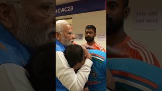 PM Modi embraces Mohammad Shami and encourages him and Team India after the CWC 2023 Final Loss