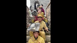 电影拍摄现场的小游戏#电影#幕后花絮#后期制作
