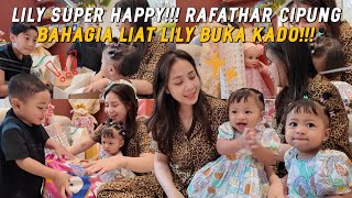 FIRST TIME UNBOXING LILY'S STACK OF BIRTHDAY PRESENTS!!! NAGITA CIPUNG HELPED OPEN THE PRESENTS!!