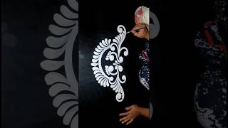 জলের মতো সহজেই মা লক্ষ্মীর পা দুটো আঁকলাম 👣#rangoli #alponadesign #trending #shorts #design #art