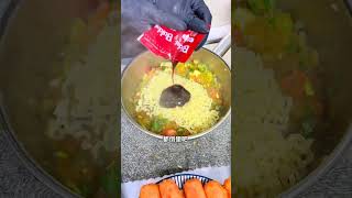 土豆泥火鸡面 哈尔滨居民楼门口的土豆泥火鸡面 22你觉得值吗#特色小吃 #地方特色美食
