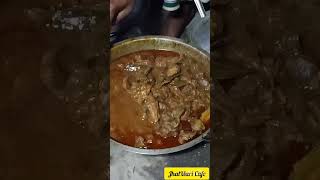 ৩০০ ফিট নীলা মার্কেটে দারুন স্বাদের হাসের মাংস আর চাপরি। না খেলে থাকলে মিস করেছেন। আজই ট্রাই করুন