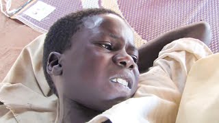 非洲部落特殊割禮儀式，男孩到了10歲後將下面割除，特殊的成年禮#非洲 #紀錄片