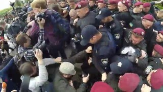 Як діє поліція на мирних зібраннях (Київ. 9 травня. Парк Слави). Сюжет №1
