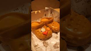 슬리퍼를 먹어?! 없어서 못 판다는 크록스빵! Crocs bread - Slipper Bread - Mozza Cheese Bread - Korean Street Food