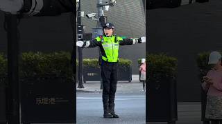 杭州交警 閔嬌交警小姐指揮交通認真還那麼颯! #杭州交警 #又美又颯的小姐姐 #交警 #杭州美女交警 #正能量
