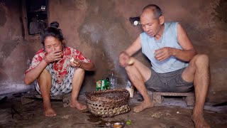 jungle man with his wife in the village house || family in the jungle || life in rural Nepal ||