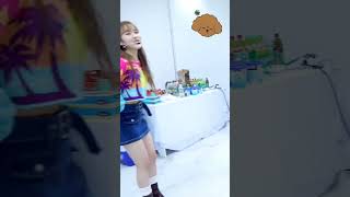 Playful Yoon and her unnie 🐯🐩 #yoon #sieun #stayc #윤 #시은 #스테이씨