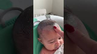 #momtok #newborn #newborny #cradlecap #babymusthave #satisfying #bathtime #8weeksold #2monthsold