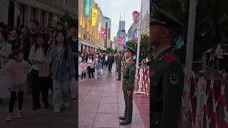 节日执勤守护出行#PLA#shanghai#army