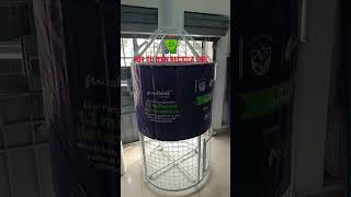 Botella contenedor de malla de metal para reciclar botellas plásticas