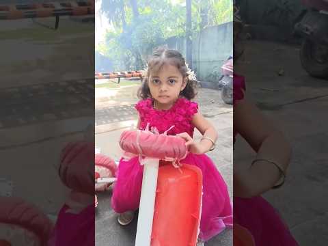 விடிஞ்சிதுலேர்ந்தே கோவமா இருக்கா #shorts #baby #funny