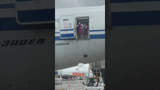 Air hostesses trying to close door 😅 #shorts