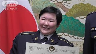 やす子「どんな番組より緊張した」陸自から表彰状(2025年3月26日)