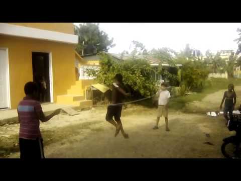 The kids playing jumprope..