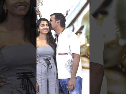 மேடையில் முத்தம் கொடுத்த விஷால் #vishal #youtubeshort #trendingshorts#tamilshorts #vairalvideo#tamil