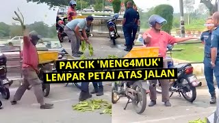 Ramai Sedih Tengok Pakcik Lempar Petai Atas Jalan
