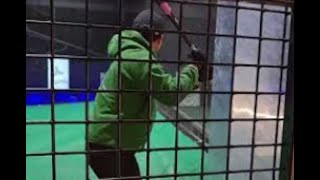 새벽 1시 갑자기 야구 '배팅 연습장'
