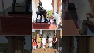 PM Modi pays floral tributes to RSS founder KB Hedgewar at Smruti Mandir in Nagpur | #shorts