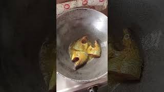 #সহজেই # মাছ ভাজা #আড়ালে যারা আমার বদনাম করে# #street#food#viralshort#viral pzz#cooking #
