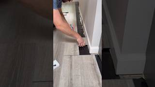 Last row scribe. #flooring #lvp #install #floorcovering #flooringpro #flooringtips #homeimprovement