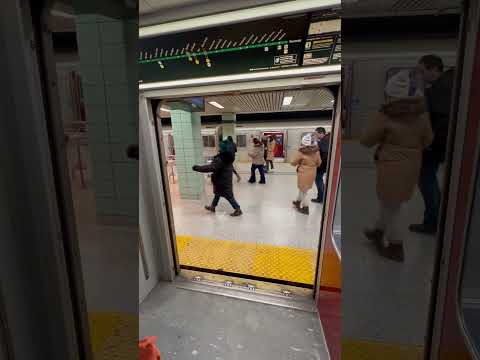 TTC T1 (Line 2) train doors chime