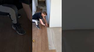 Installation LVP flooring #diy #laminate #woodworking #laminat #home #flooring #fypシ゚ #foryoupage ￼
