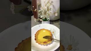 Can’t explain the taste! It’s just soooo perfect! #eggtarts #hongkongeats #food #cravings