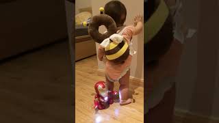 ＃機器人很吵🙉＃辮子妹🧚‍♂️8個月baby時👣糾纏終於推倒了機器人2😘甯甯頻道🎠
