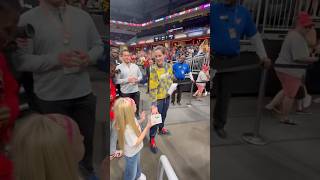 Young fan gifted Caitlin Clark a friendship bracelet 🥹