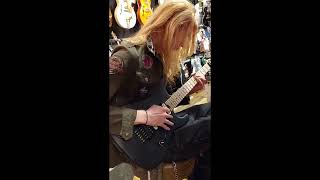 Shredding in Ishibashi Shinjuku