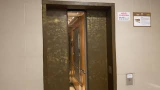 元朗御庭居升降機（2樓〉地下）